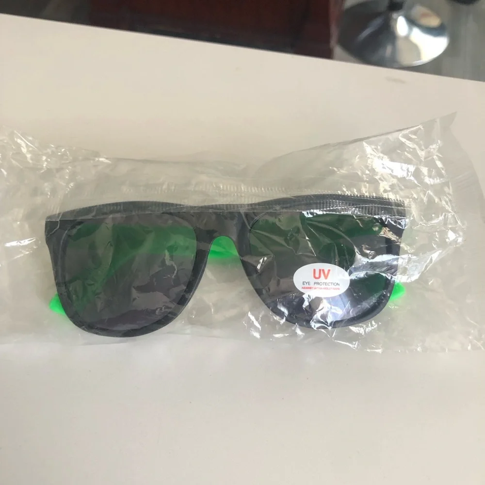 ☀️🏝️UV Eye Protection Sunglasses Green and Black🏝️☀️